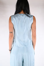 Gilet Satinato Scollo a V – Azzurro Polvere - Wu side