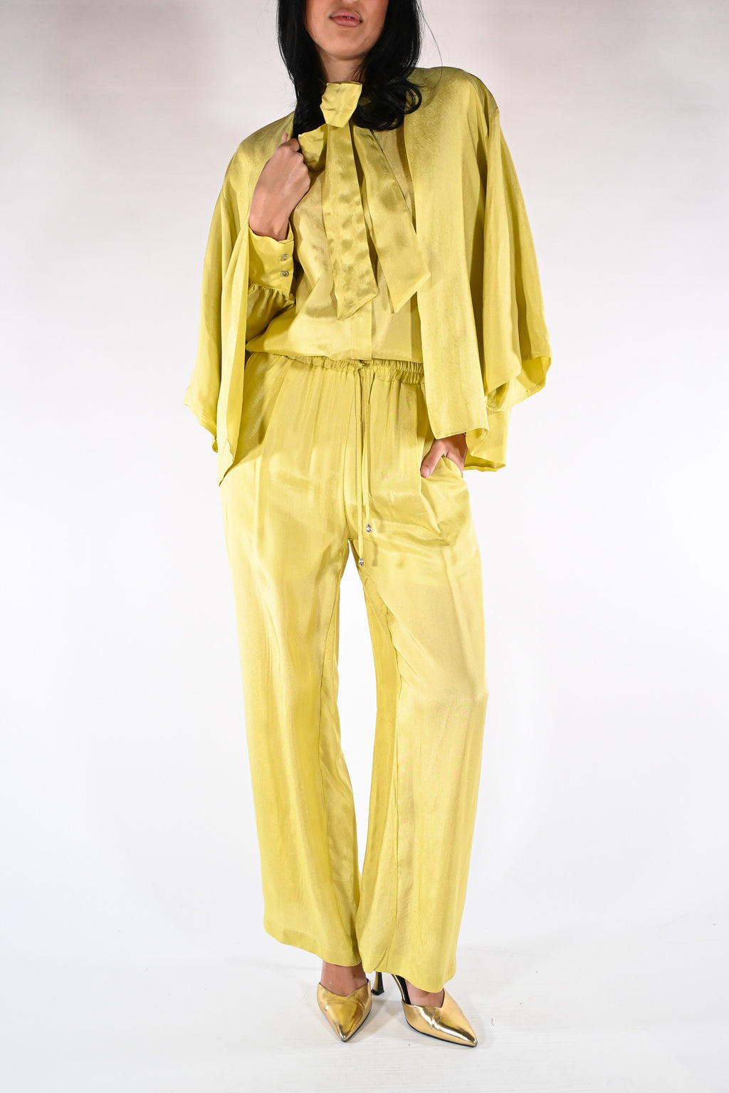 Blusa in Satin con Collo a Fiocco – Giallo - Wu side
