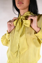 Blusa in Satin con Collo a Fiocco – Giallo - Wu side