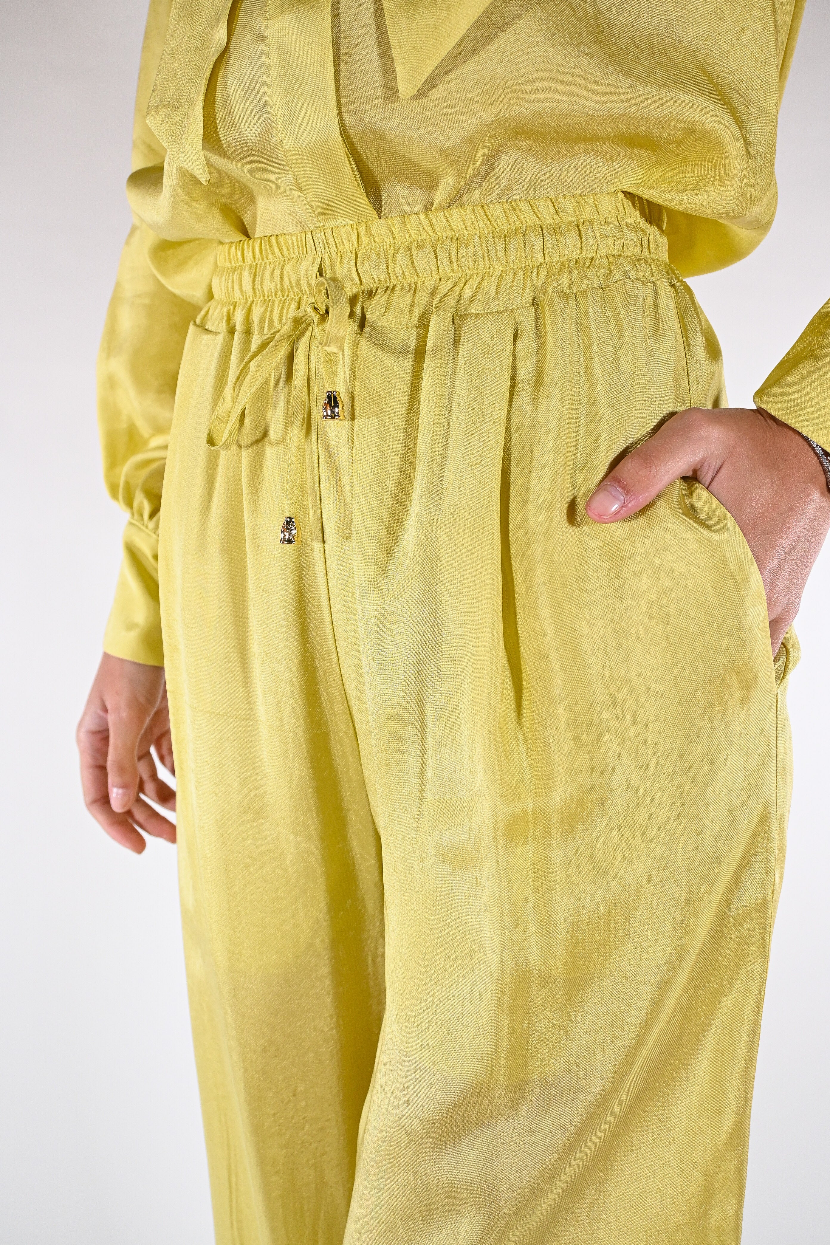 Pantaloni Palazzo Satinati – Giallo - Wu side