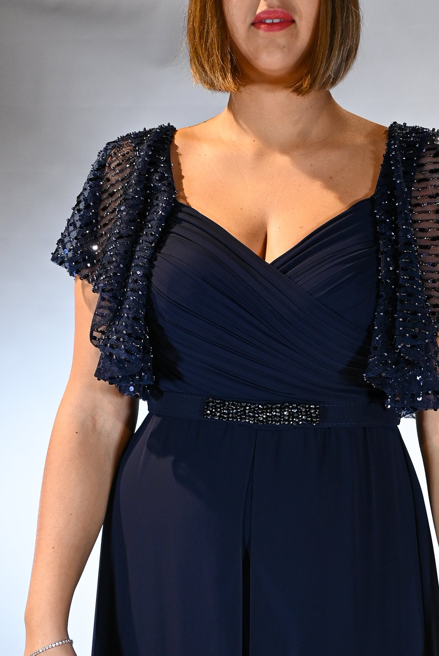 Tuta Elegante con Sopragonna e Dettagli Gioiello blu notte- Berti Mode Collection