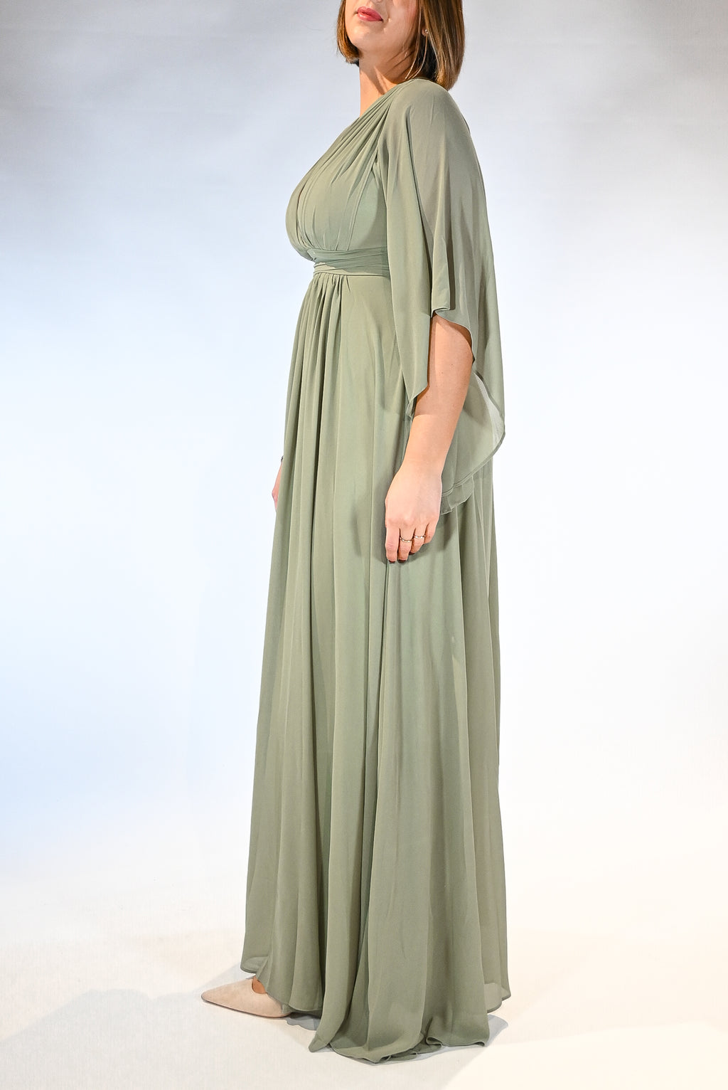 Abito lungo in Chiffon con Maniche a Mantella  verde salvia - Dea Fea