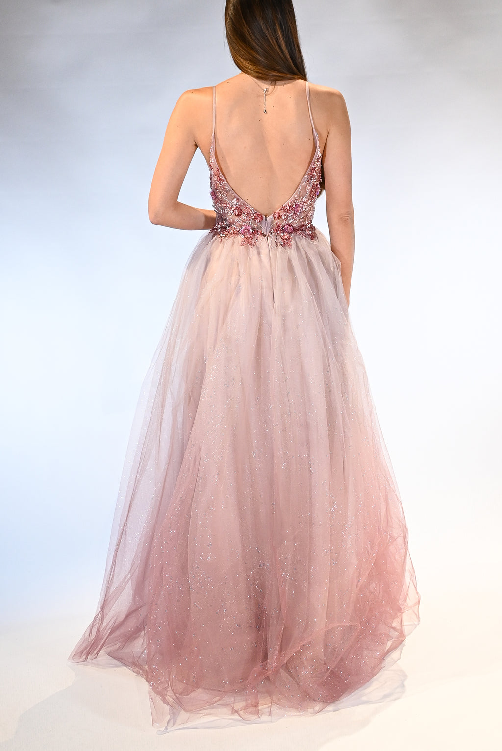 Abito lungo con ricami nel corsetto e gonna in tulle rosa antico - Berti Mode Collection