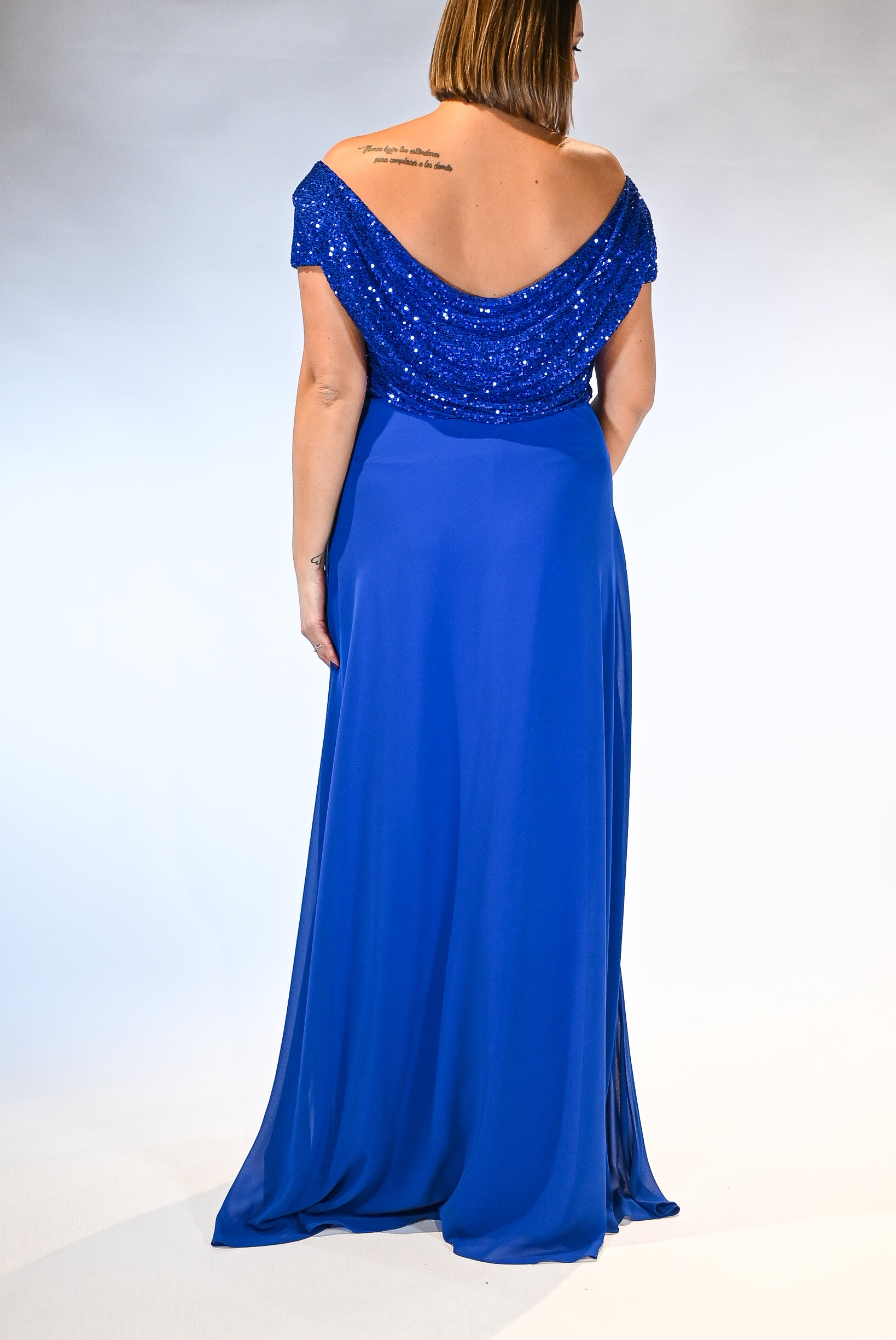 Tuta con spalla scesa e corsetto con paillettes blu elettrico - Berti Mode Collection