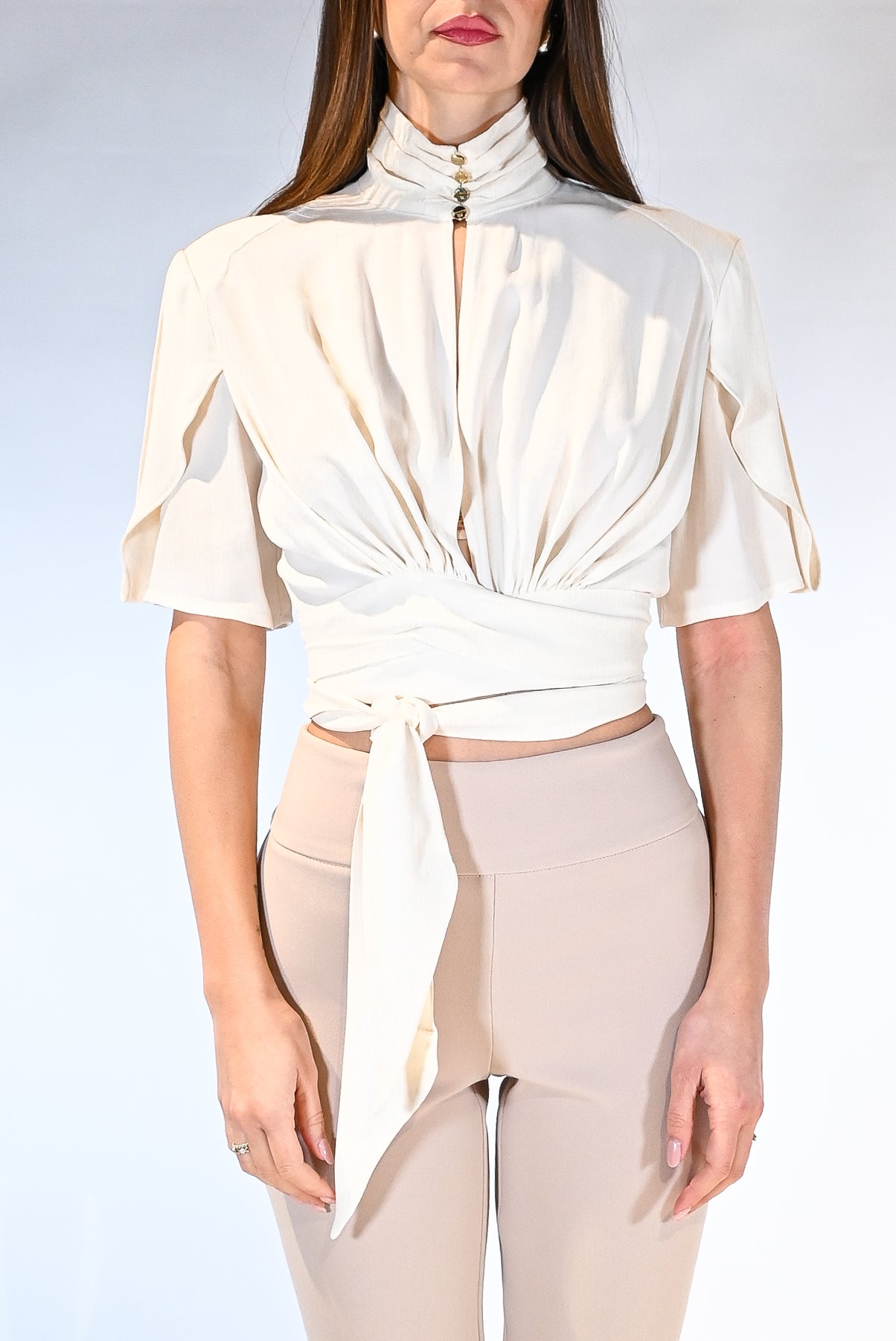 Blusa Crop con Maxi Fascia e Collo Alto – Avorio - Elisabetta Franchi