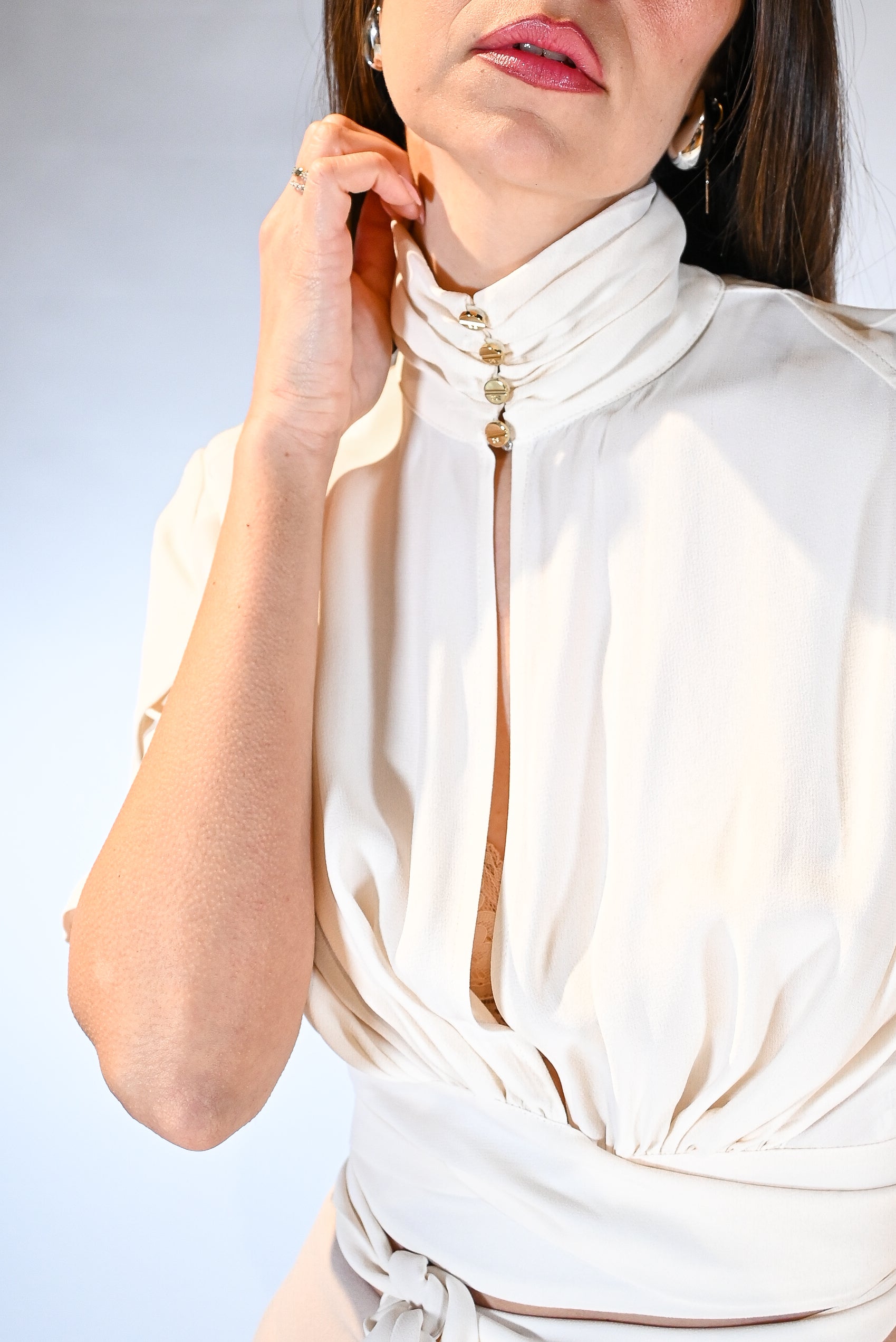 Blusa Crop con Maxi Fascia e Collo Alto – Avorio - Elisabetta Franchi