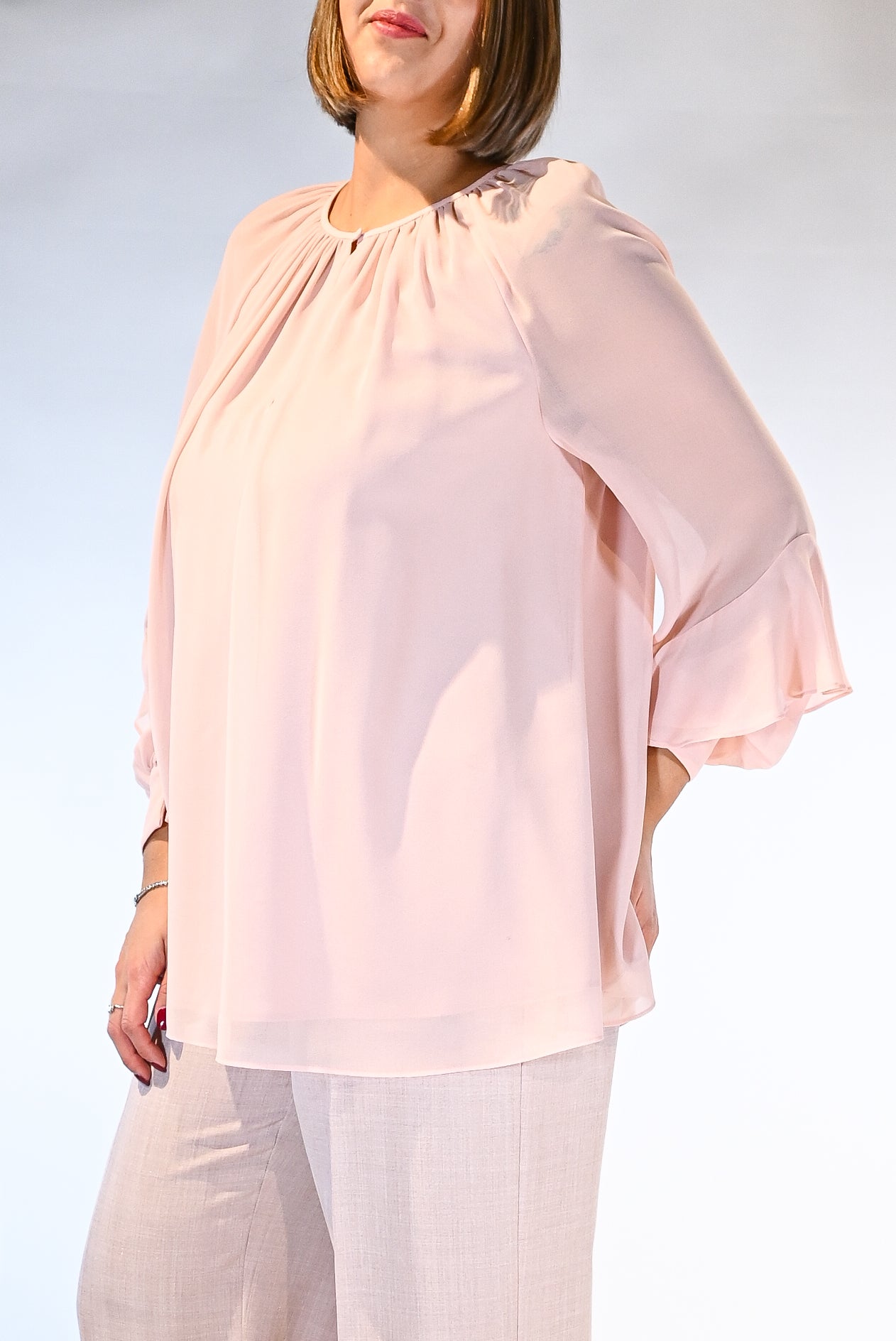 Blusa Fluida con Scollo Arricciato e Maniche a Volant rosa cipria - Persona