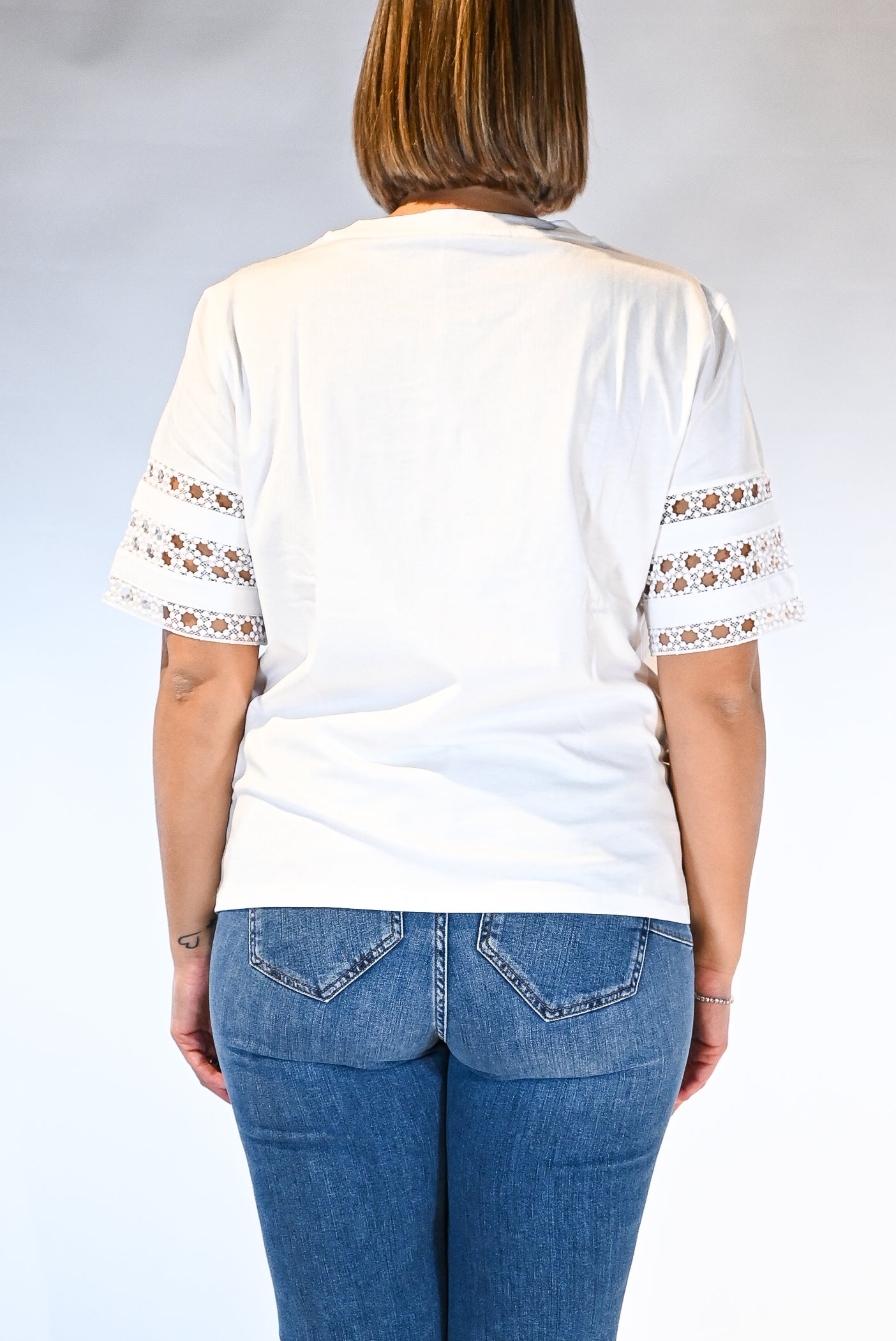 T-shirt maniche corte bianca con ricamo sulla manica - Emme Marella