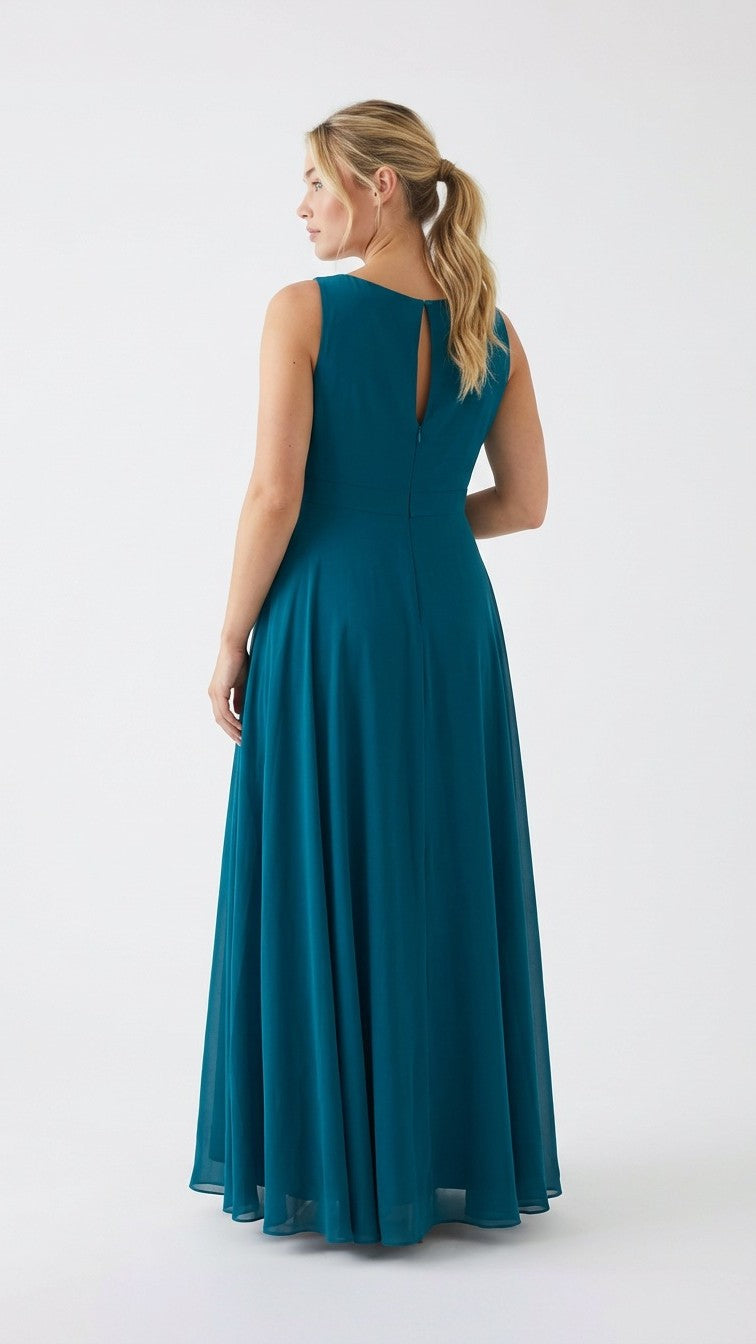 Abito Lungo da Cerimonia con Scollo a V e Dettagli Gioiello - Berti Mode Collection