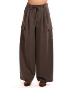 Vicolo pantaloni con tasconi color fango