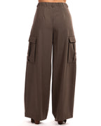 Vicolo pantaloni con tasconi color fango