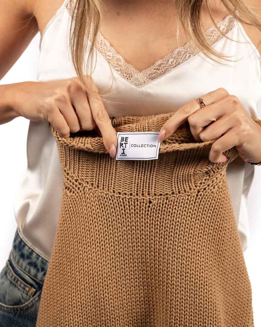 Berti Mode Collection maglione collo alto cammello