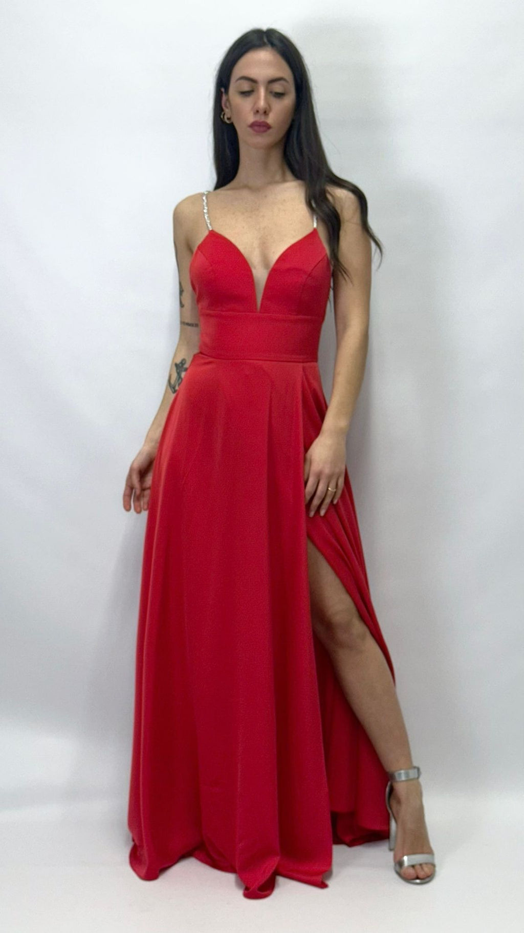 Abito Lungo da Sera con Spalline Gioiello e Scollo a V rosso - Berti Mode Collection