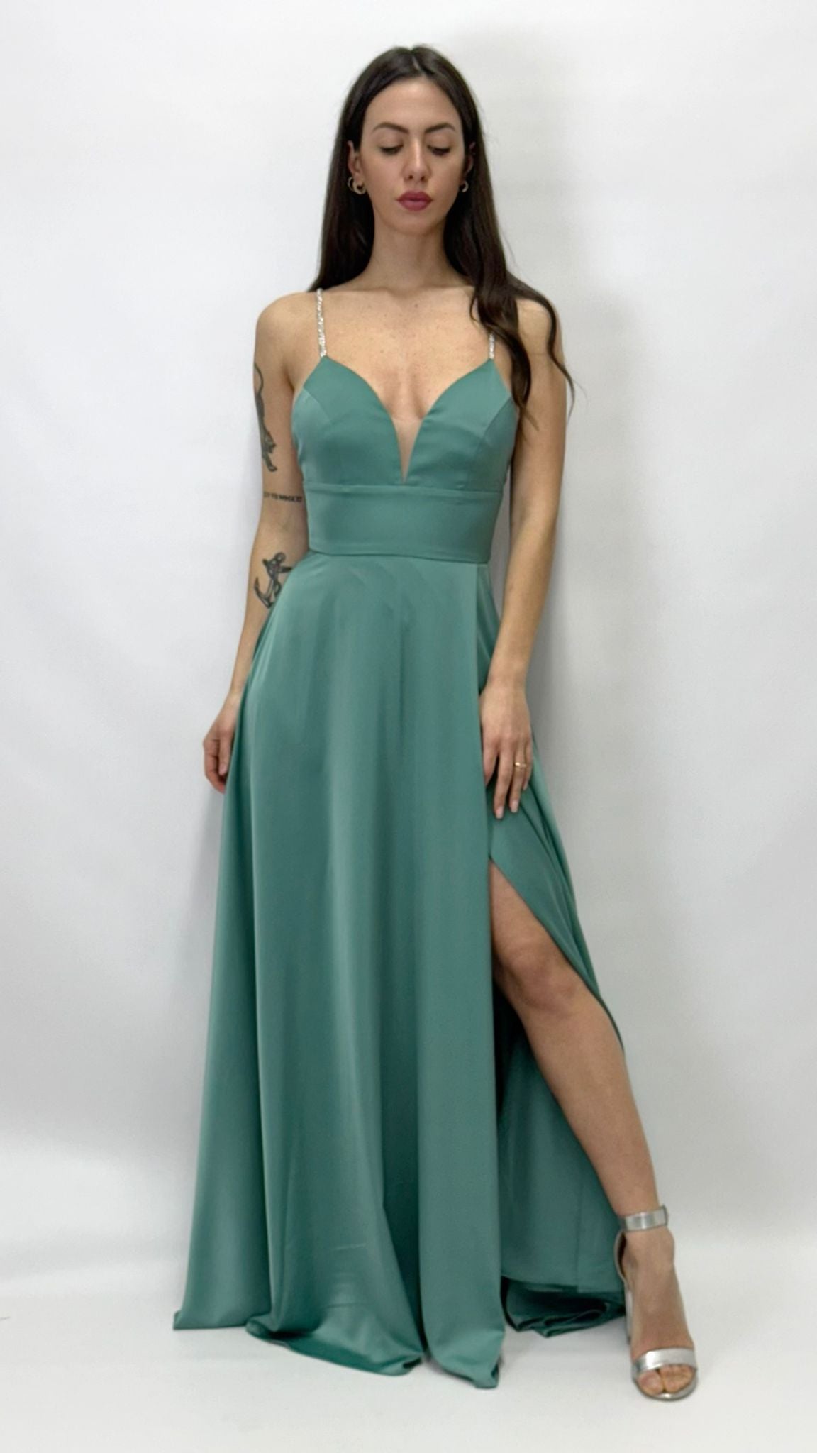 Abito Lungo da Sera con Spalline Gioiello e Scollo a V verde chiaro - Berti Mode Collection