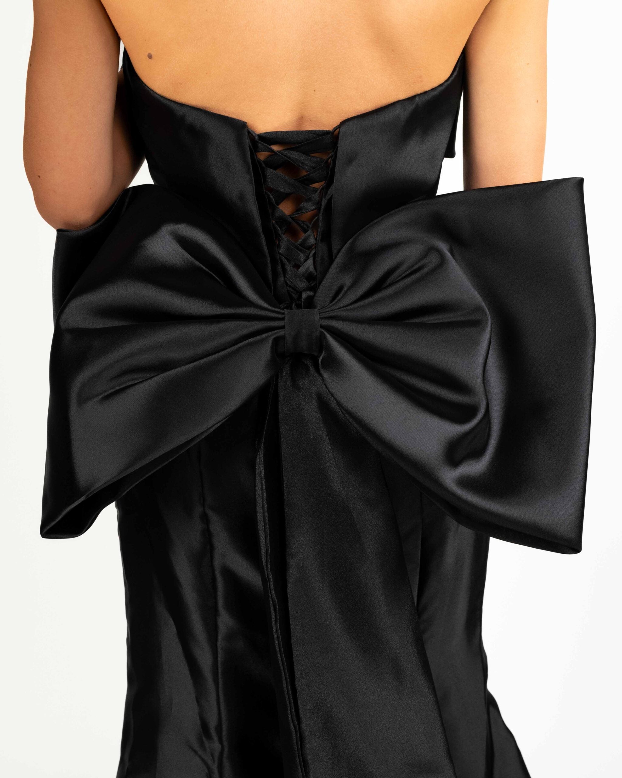 Berti Mode Collection - Abito a sirena nero con fiocco