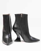 Wo Milano - Stivale tronchetto a punta con tacco lucido