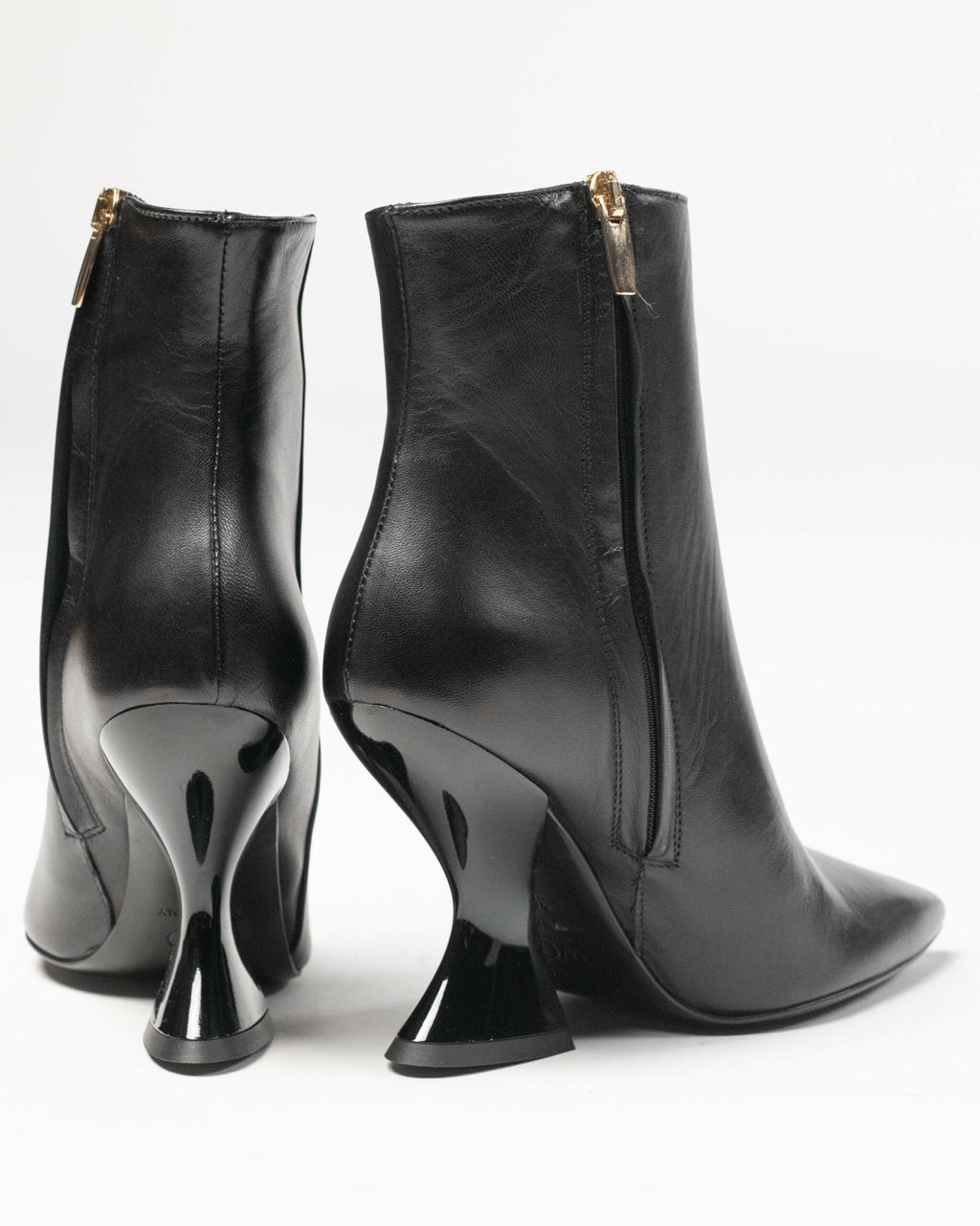 Wo Milano - Stivale tronchetto a punta con tacco lucido