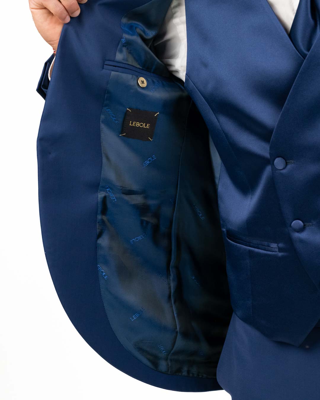 Lebole - Abito blu con collo alla coreana con dettagli in raso e bottone gioiello