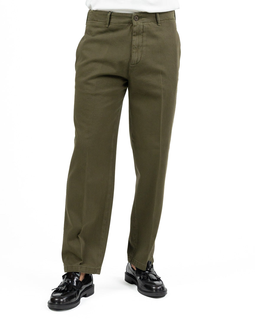 Pantalone Chino Verde Militare - Outfit
