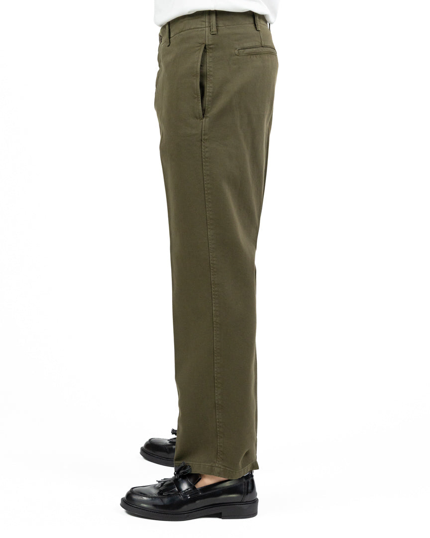 Pantalone Chino Verde Militare - Outfit