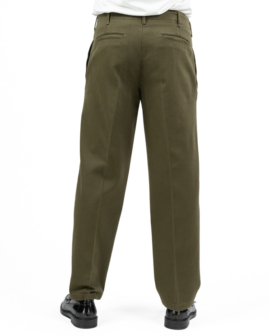 Pantalone Chino Verde Militare - Outfit