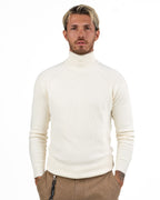 Maglione Dolcevita in Maglia Finemente Lavorata - Over/D