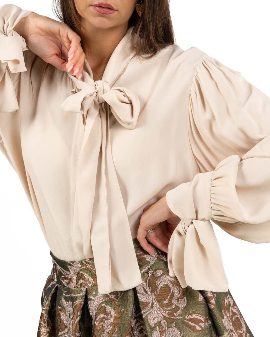 Blusa in Crepe Crema con Fiocco al Collo e Maniche a Sbuffo - Souvenir