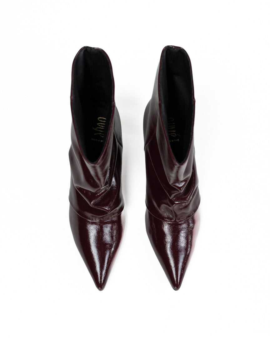 Stivaletto Slouchy A Punta con Kitten Heel – Borgogna Verniciato - Ovyè