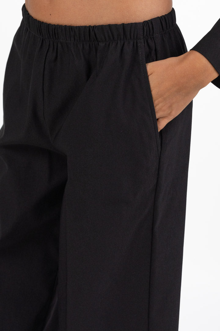 Pantaloni Fluidi Neri con Maxi Risvolto - Jurerê