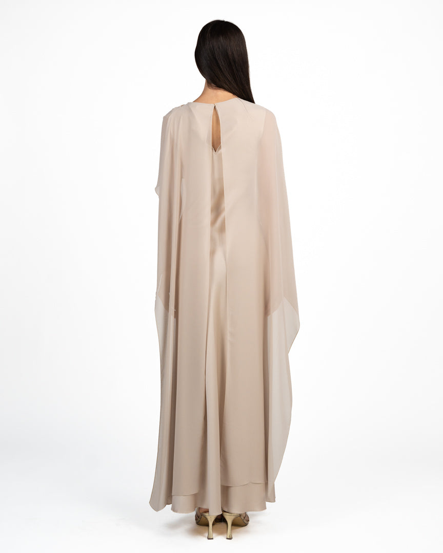 Elegante Abito Lungo con Mantella a Sovrapposizione beige - Rinascimento