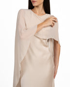 Elegante Abito Lungo con Mantella a Sovrapposizione beige - Rinascimento
