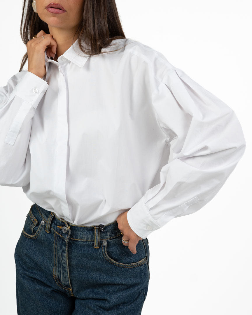 Camicia Bianca Oversize con Bottoni Nascosti - Souvenir