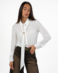 Camicia Fluida Bianca con Lavallière e Dettaglio Anello Dorato - Gaudì