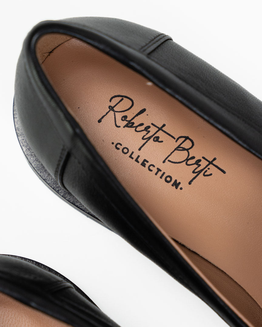Mocassino Classico in Pelle Nera con Morsetto Dorato – Roberto Berti Collection