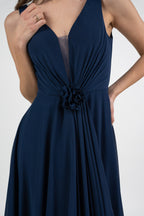 Abito in Chiffon Blu Notte con Dettaglio Floreale - Berti Mode Collection