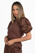 T-shirt con Maniche a Palloncino e Dettagli in Pizzo – Marrone - Twinset