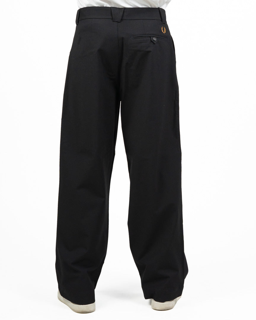 Pantalone Elegante Nero Wide Leg con Pinces - Fred Perry