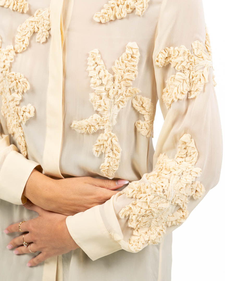 Camicia Semiaffusolata in Chiffon Burro con Applicazioni Floreali Tridimensionali - Emme Marella