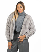 Giacca Corta in Ecopelliccia Grigio Chiaro con Cappuccio e Zip - Berti Mode Collection