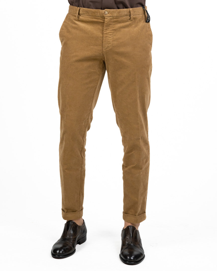 Pantaloni Chino in Velluto Costa Fine – sabbia - At.p.co