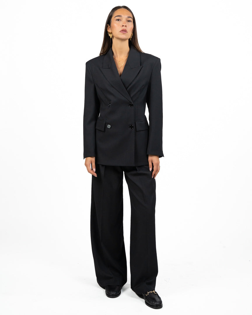 Completo Tailleur Nero Sartoriale con Blazer Sciancrato sul Retro e Pantalone Palazzo - Vicolo