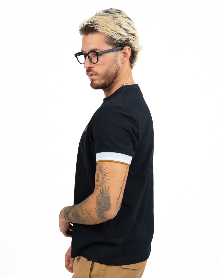 Fred Perry – T-Shirt Girocollo con Bordo Manica Contrastante