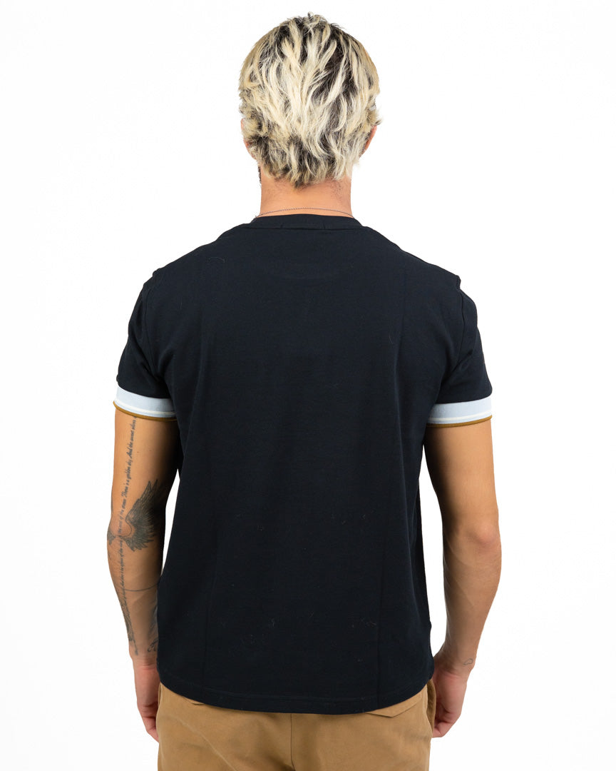 Fred Perry – T-Shirt Girocollo con Bordo Manica Contrastante