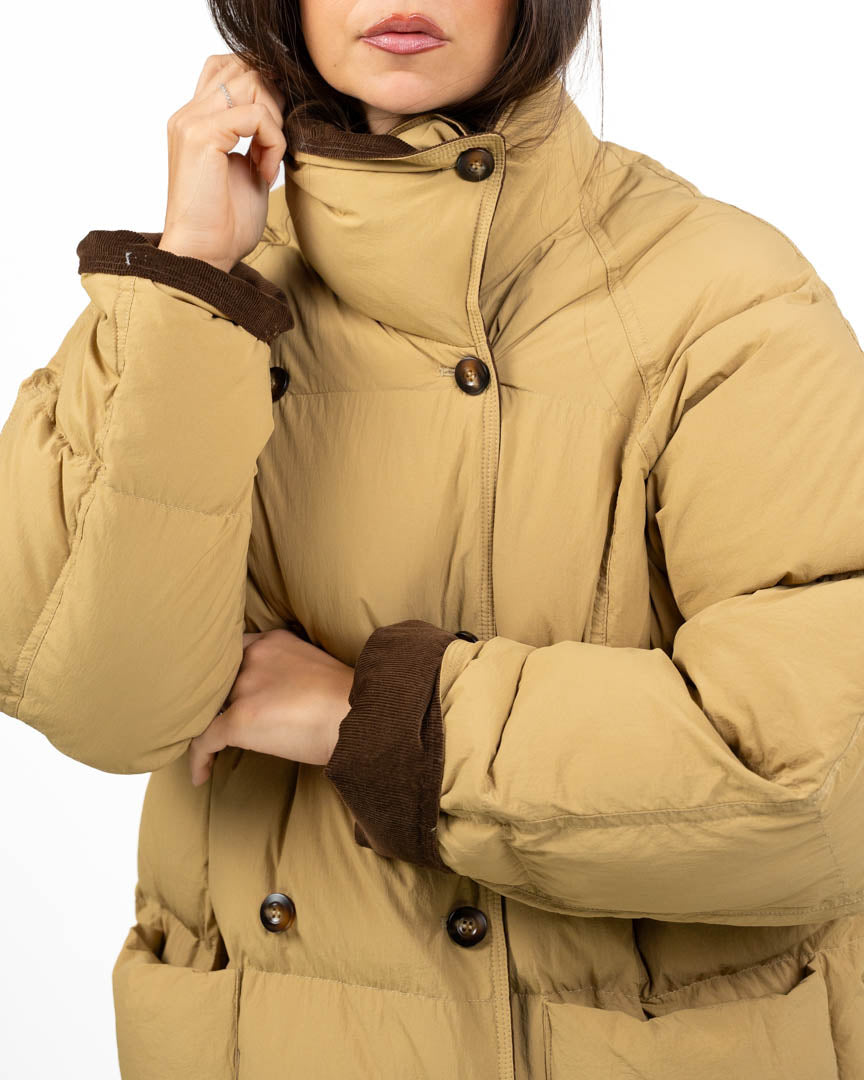 Piumino Oversize Sabbia/Cammello in Stile Caban con Dettagli in Velluto - EleH