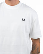 T-shirt Fred Perry Bianca con Logo Ricamato