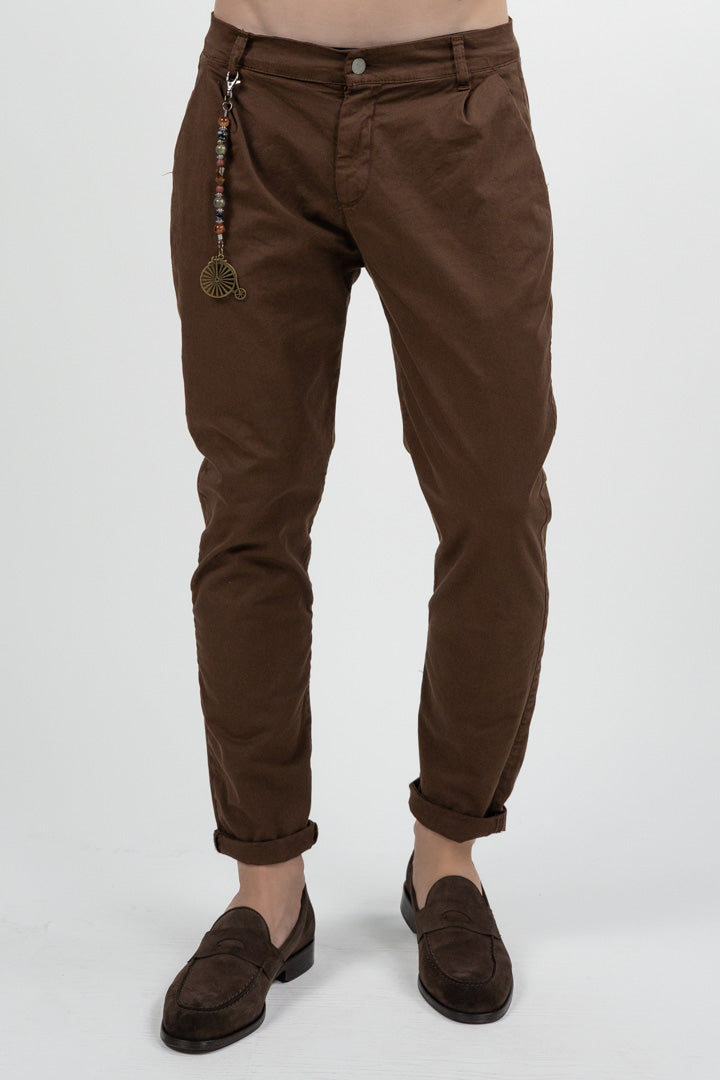 Pantalone Chino Slim Fit in Cotone Stretch – marrone - Over/d