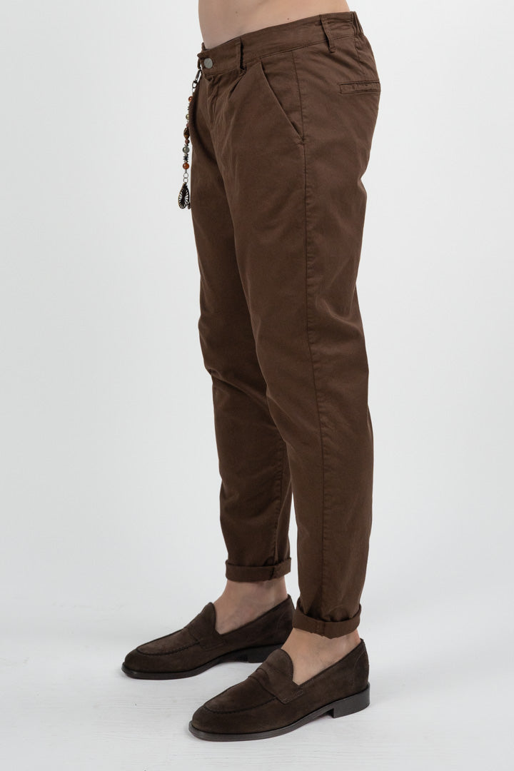 Pantalone Chino Slim Fit in Cotone Stretch – marrone - Over/d