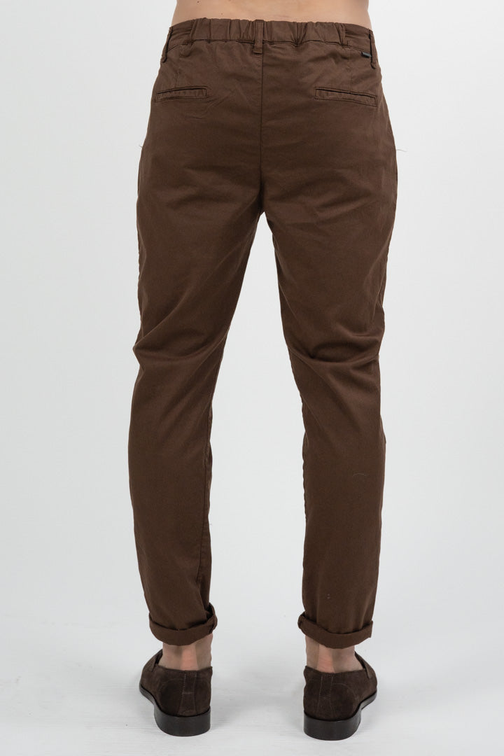 Pantalone Chino Slim Fit in Cotone Stretch – marrone - Over/d