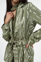 Giacca Kimono Satin con Stampa Astratta - Verde Salvia - Penny Black