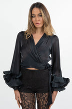 Blusa Crop a Portafoglio con Maxi Volant nero - Hanita